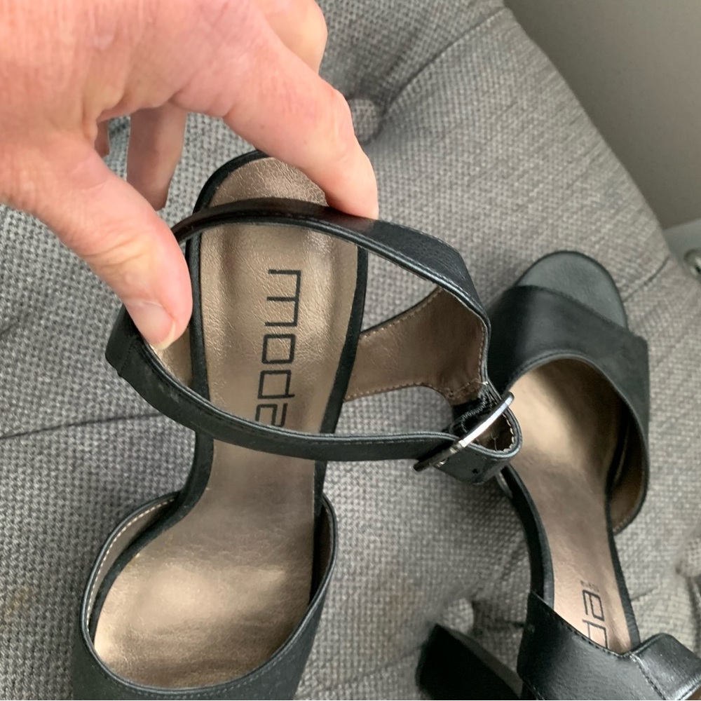 Shoes - Picture 2 of 4